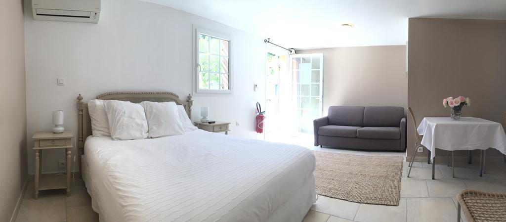 Superb Villa With Private Pool แซงต์-ปอล-เดอ-วองส์ ภายนอก รูปภาพ